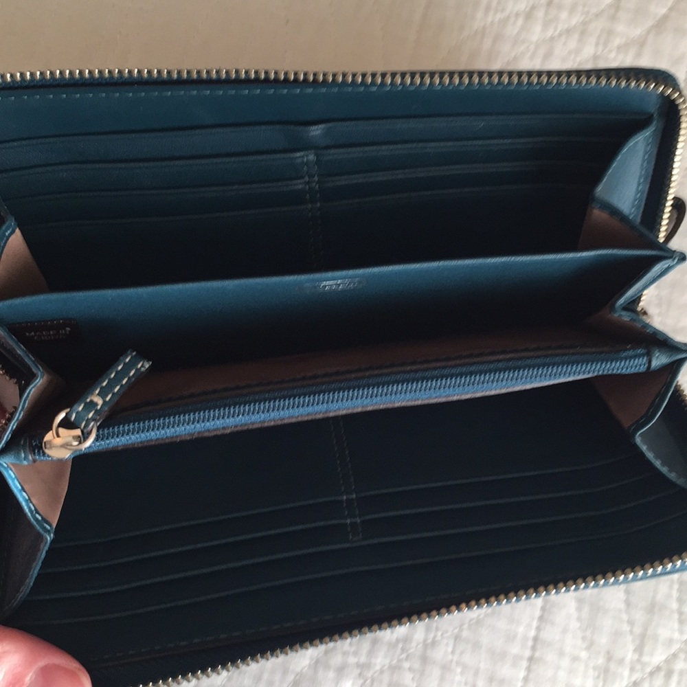 Authentic Coach wallet - Picture 3 of 4